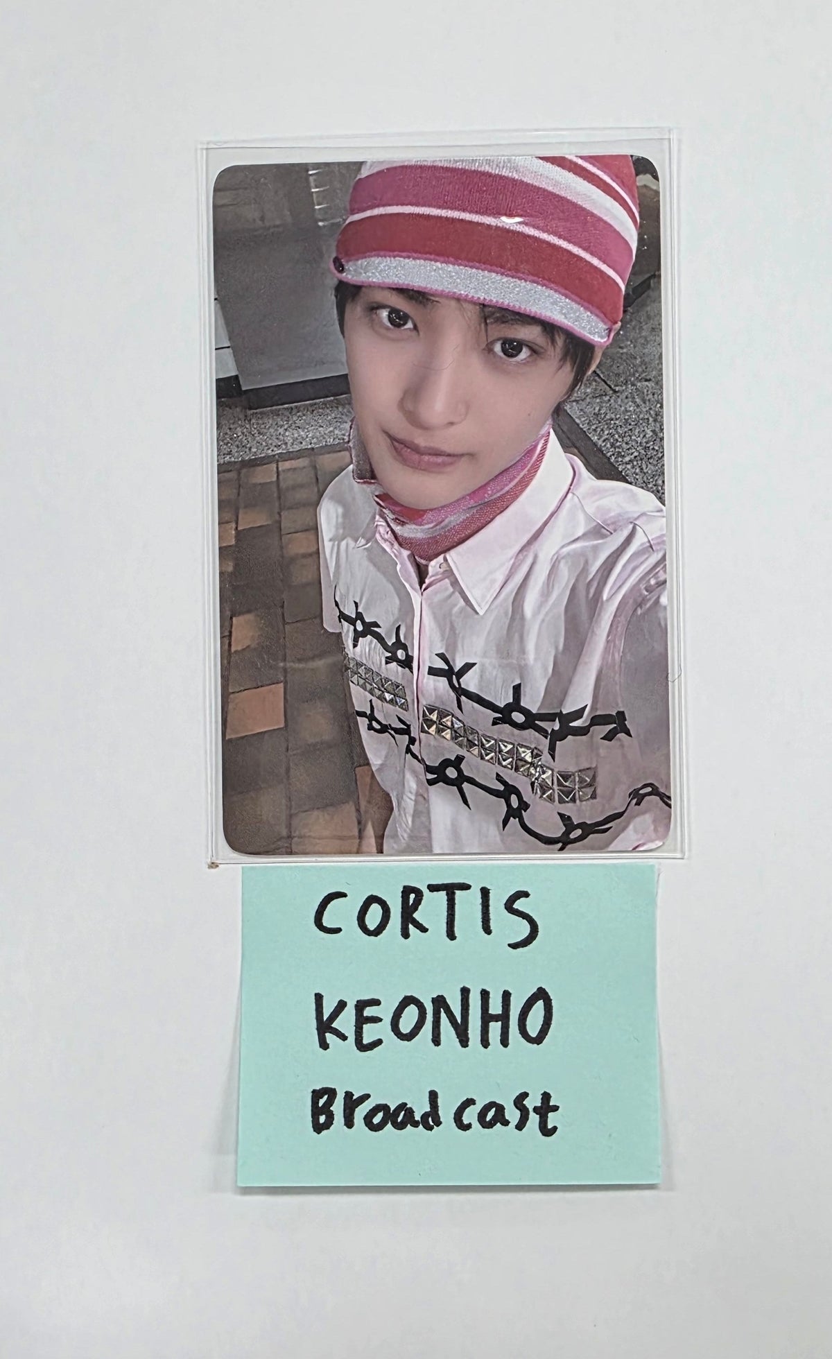 KEONHO (of CORTIS) 1st EP album Color Outside The Line - Broadcast Photocard [25.11.27]