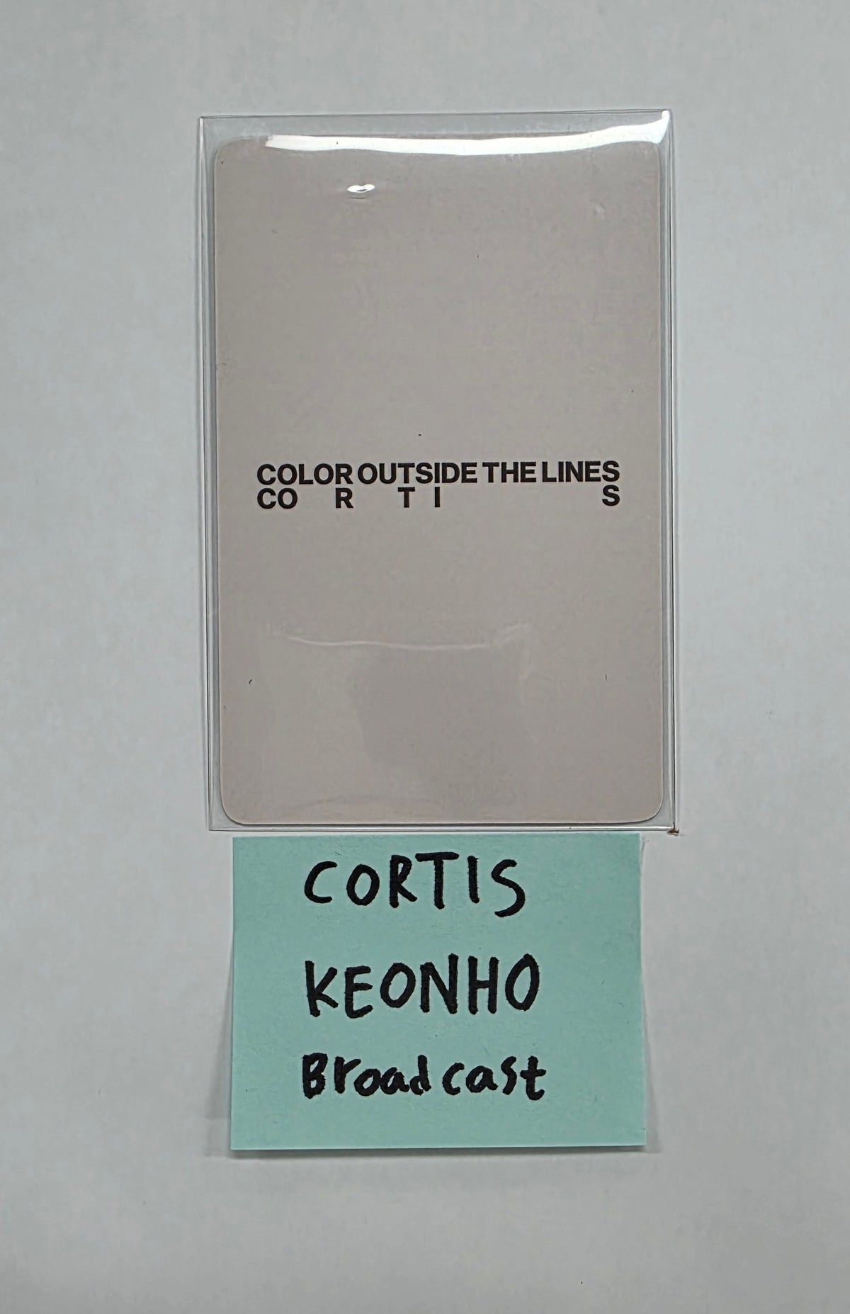 KEONHO (of CORTIS) 1st EP album Color Outside The Line - Broadcast Photocard [25.11.27]
